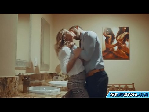 ❤️ Gava ku blondeyek busty we di nav hewşek gelemperî de dixapîne ❤️ Vîdyoyê seksî li porno ku.ixiporn.ru ️❤